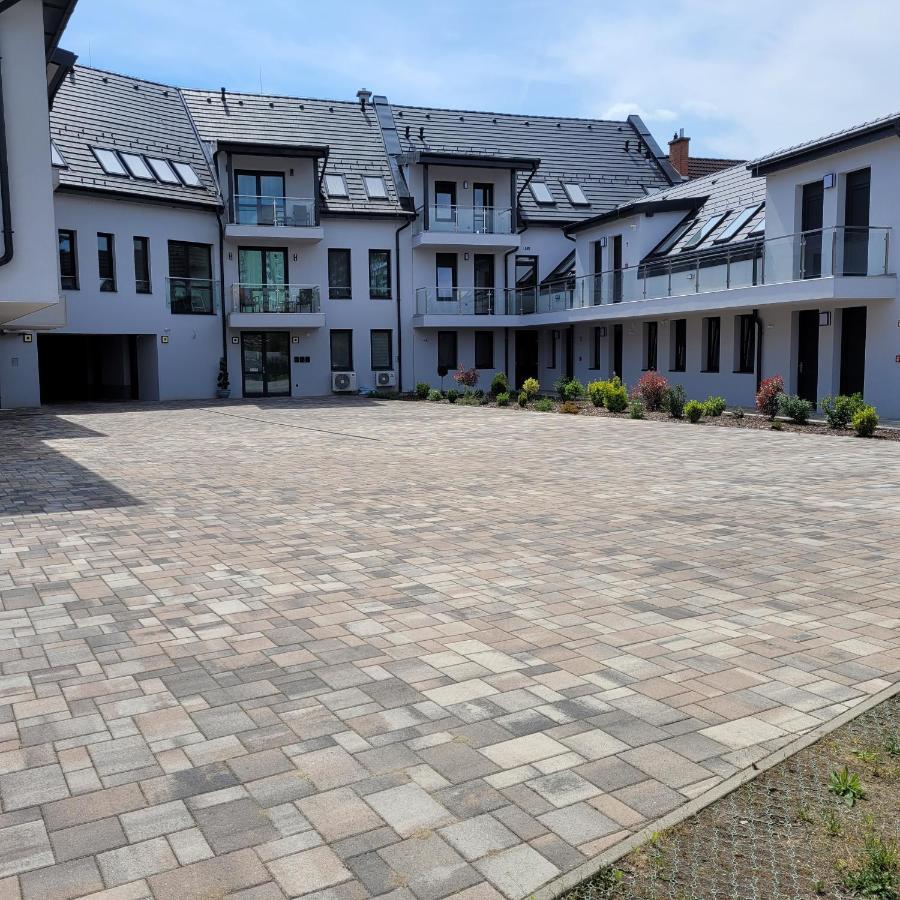 Silver Lodge Apartments Еґер Екстер'єр фото