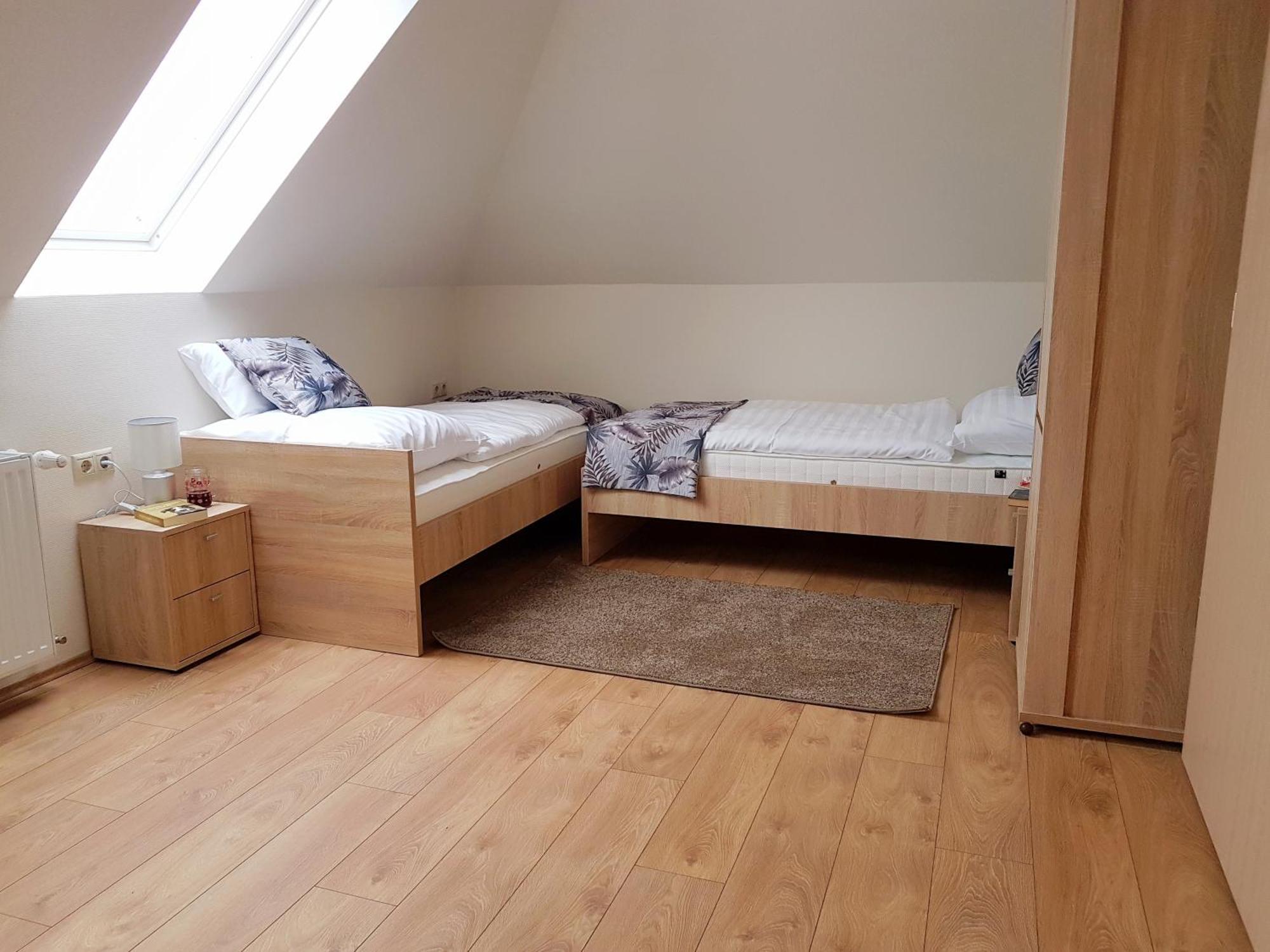 Silver Lodge Apartments Еґер Номер фото