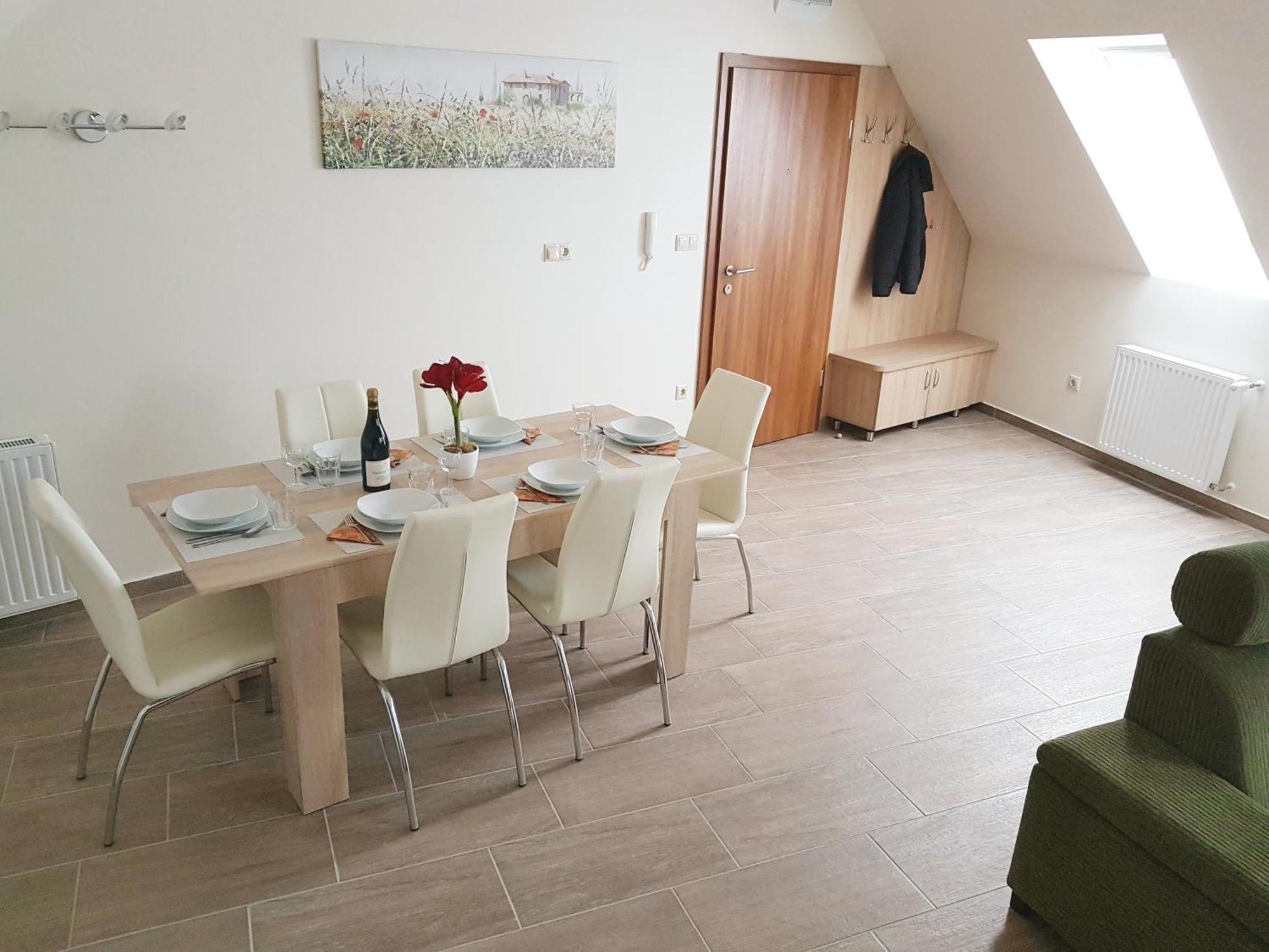 Silver Lodge Apartments Еґер Номер фото