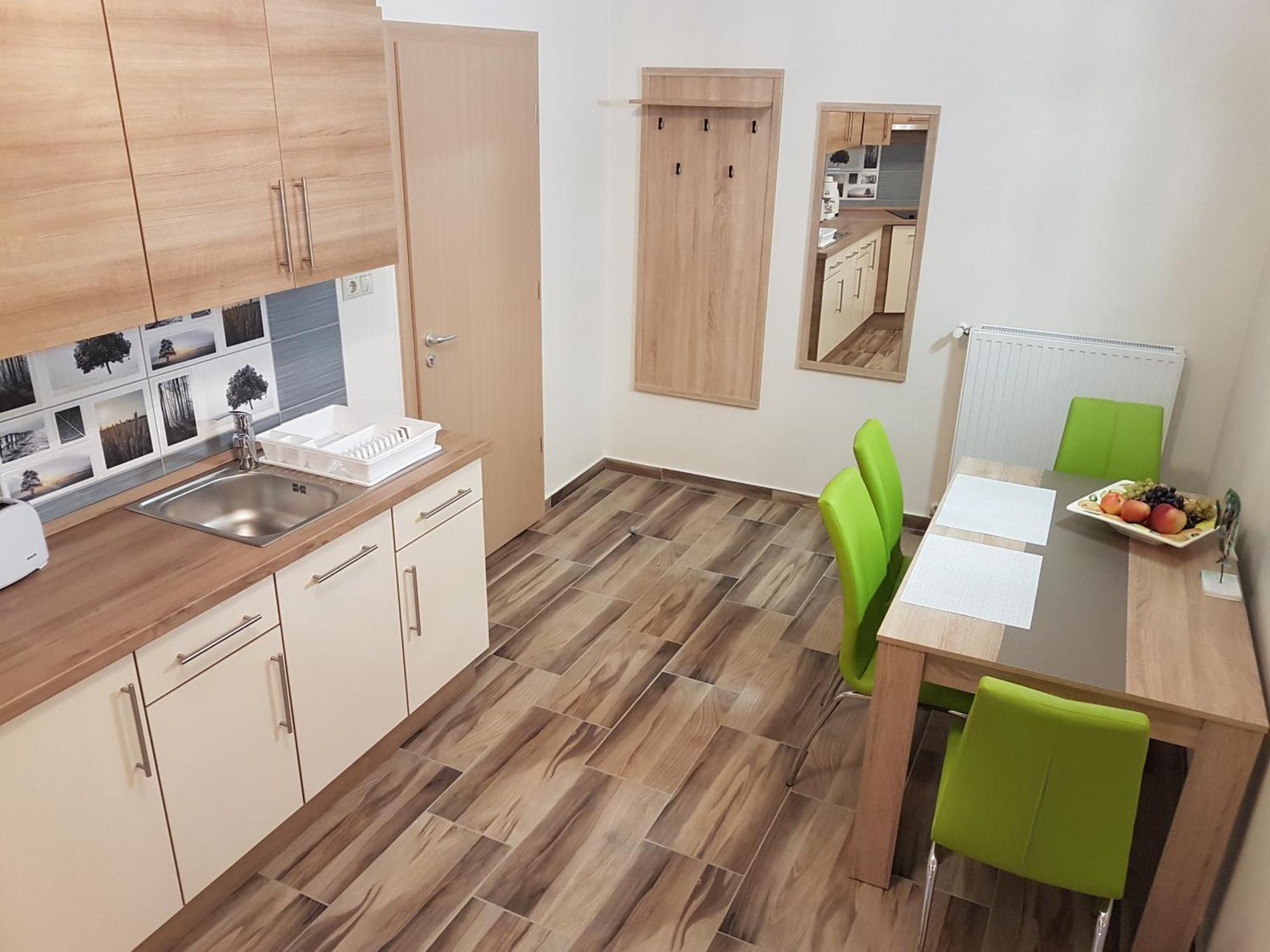 Silver Lodge Apartments Еґер Номер фото
