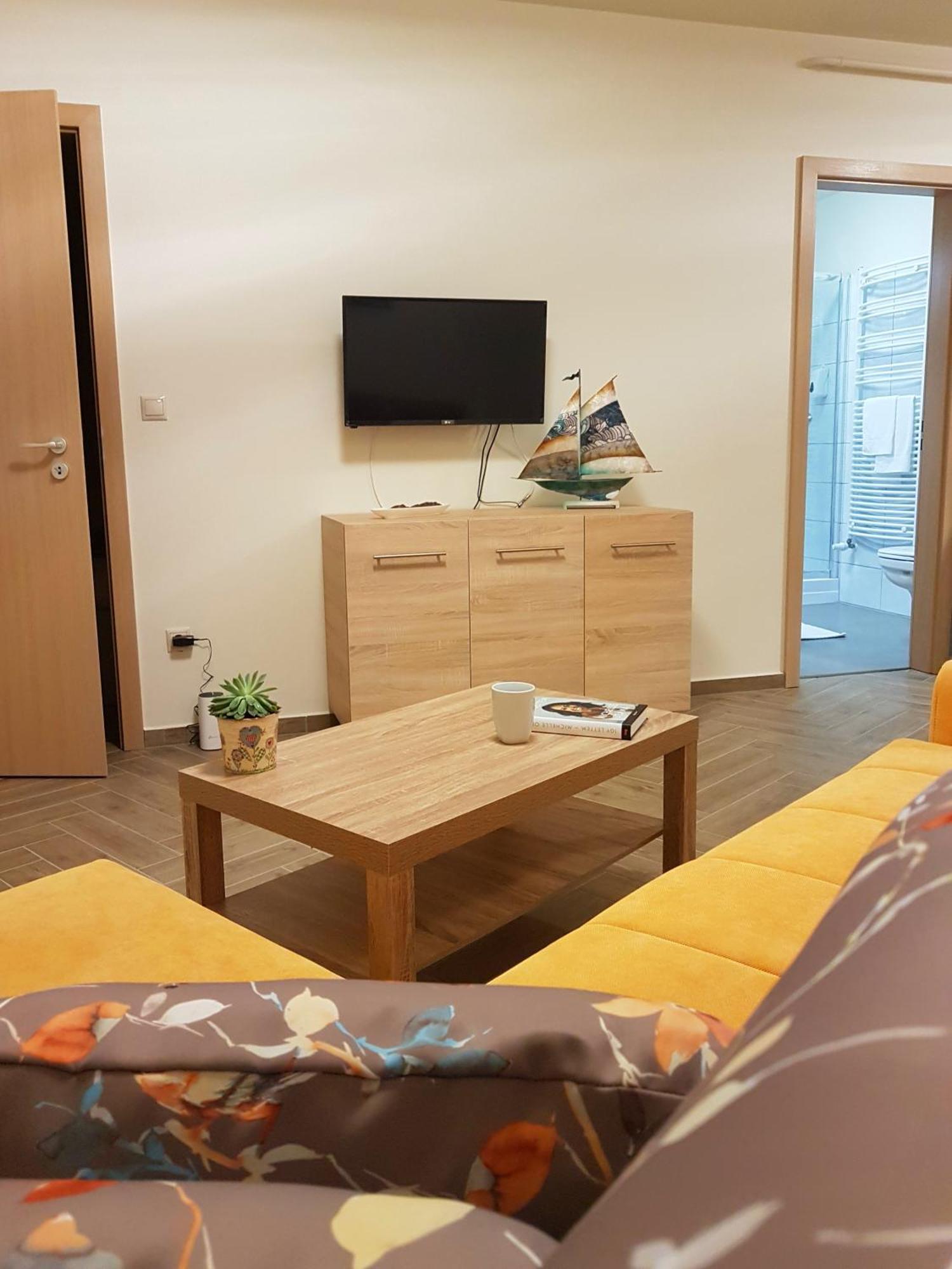 Silver Lodge Apartments Еґер Номер фото