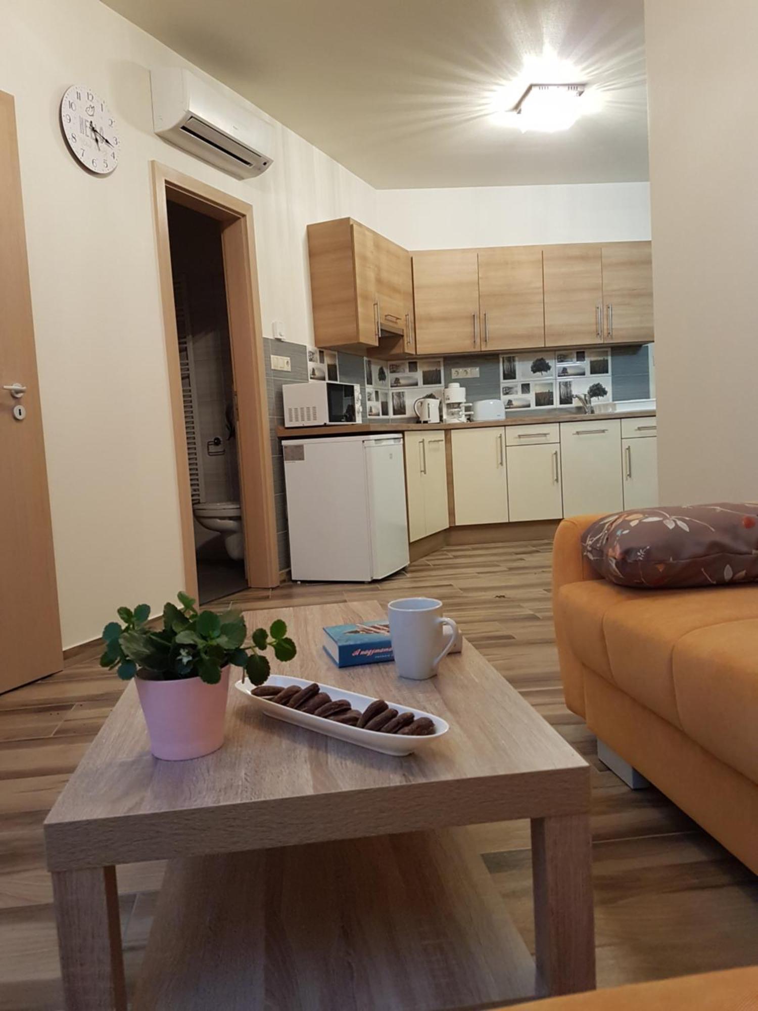 Silver Lodge Apartments Еґер Номер фото