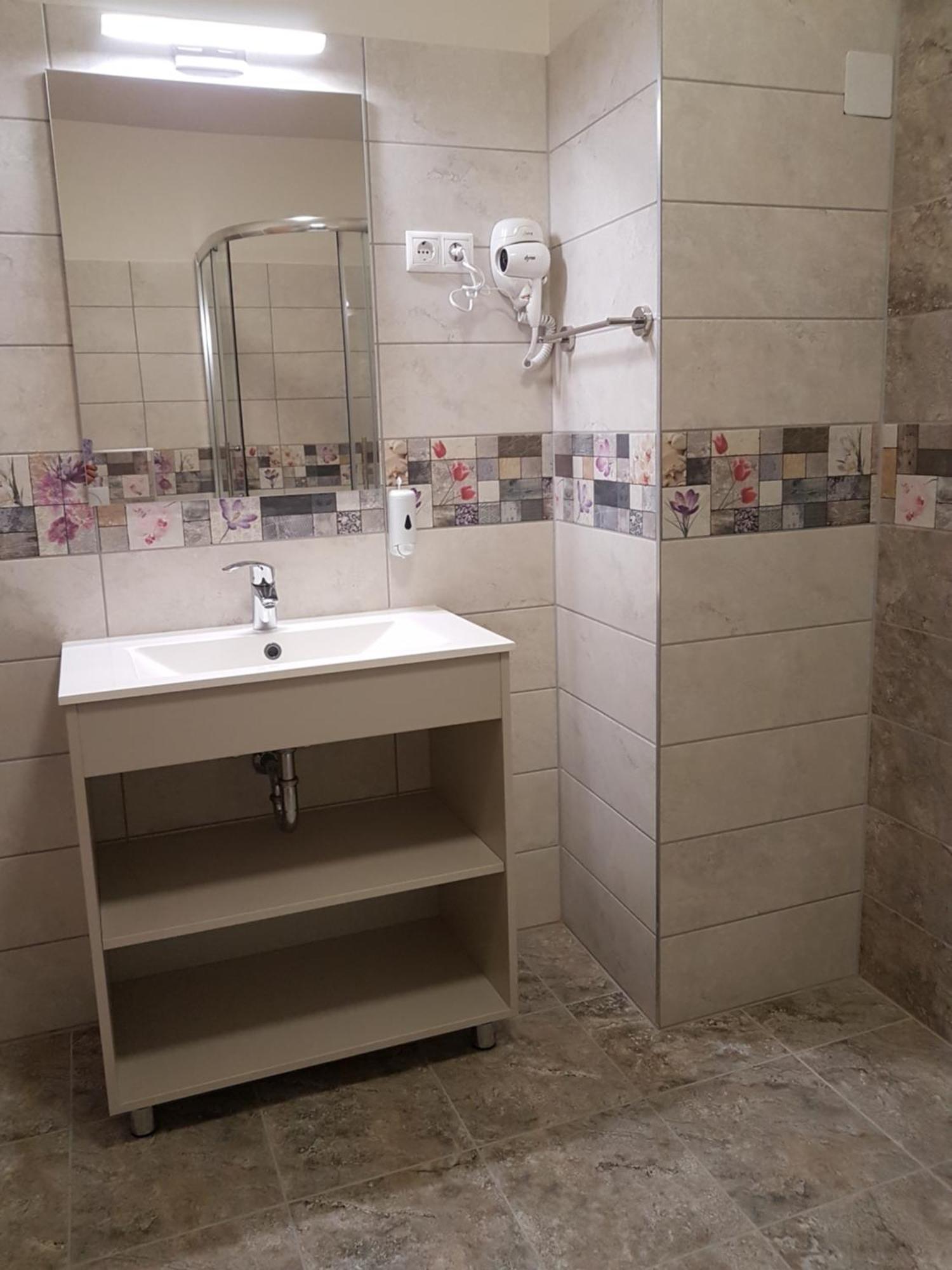 Silver Lodge Apartments Еґер Номер фото